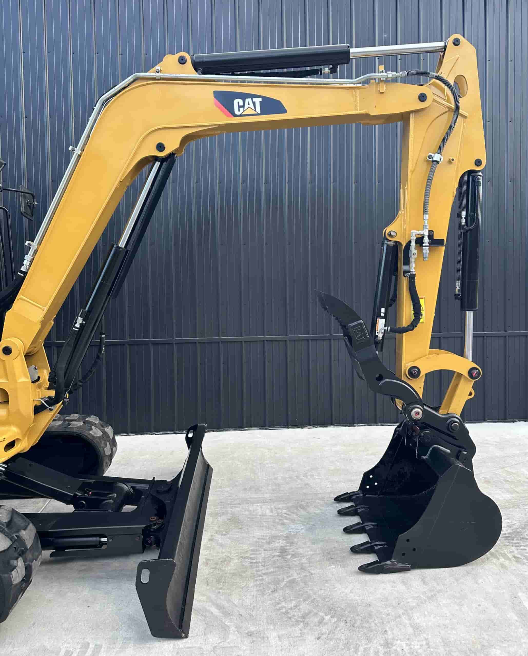 2019 CAT 305.5E2 Only 589Hrs
